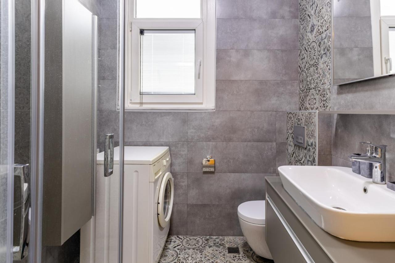 شقة Flat With Balcony And Bosphorus View In Beyoglu اسطنبول المظهر الخارجي الصورة
